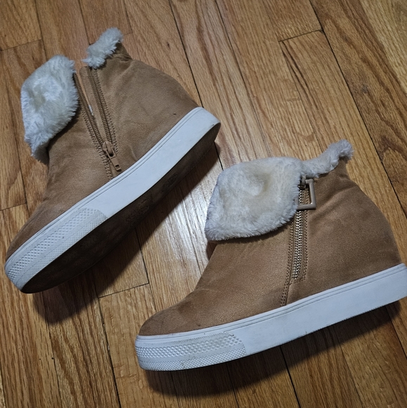 Rock & Candy Ethell size 9 fur ankle bootie - Picture 2 of 3